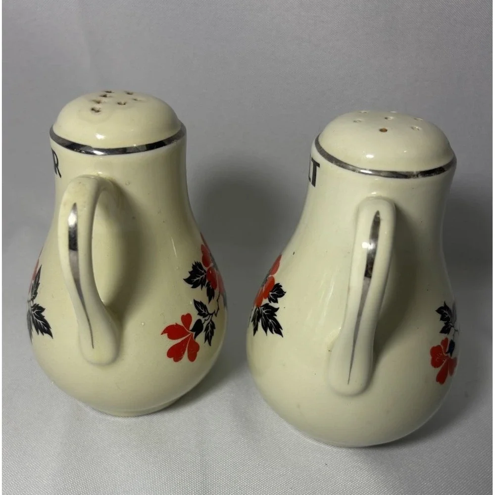 Vintage Hall Kitchenware‎ Orange Poppy Handled Salt & Pepper Shakers
